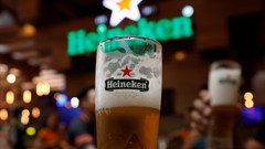 Heineken dự kiến cắt giảm tới 6.000 việc làm do nhu cầu bia giảm sút