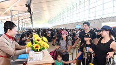 Cửa ngõ hàng không đảo Ngọc đạt đỉnh với 93 chuyến bay, bùng nổ du khách, tấp nập khách quốc tế dịp Tết Nguyên đán