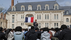 Tổng thống Pháp đề xuất “Ngày không thiết bị điện tử” cho học sinh