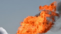 Giá dầu thế giới tăng sốc, vượt ngưỡng 126 USD/thùng