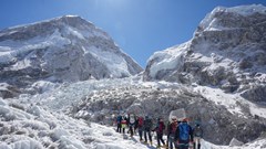 Kỷ lục 274 nhà leo núi chinh phục Everest từ phía Nepal trong một ngày