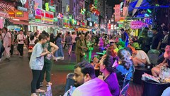 Không để người lang thang xin ăn, đeo bám khách du lịch ở TP.HCM