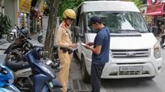 Từ hôm nay 10.8: Xe hợp đồng đón, trả khách sai quy định có thể bị thu hồi giấy phép