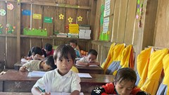  Phụ huynh vùng biên yên tâm gửi con đến trường