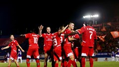 Khai màn rực lửa, khán đài bùng nổ