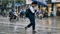 Ba đôi giày đều ướt và bức thư khiến học trò nhẹ nhõm