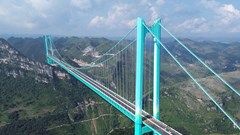 Cây cầu cao nhất thế giới trở thành điểm hút khách du lịch ở Trung Quốc