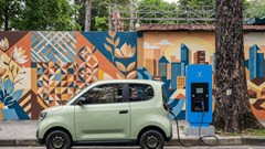 Không có trụ sạc tại nhà, người dùng VinFast vẫn thoải mái đi xe điện nhờ hệ thống trạm sạc “tiện hơn đổ xăng”