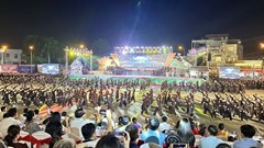 1.000 người tham gia múa bát  dân tộc Tày