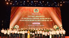 150 học sinh tiêu biểu tham gia “Trại hè yêu thương” tại Khu du lịch quốc tế Đồi Rồng