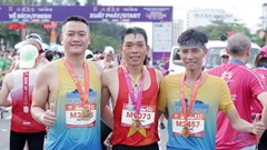 Hoàng Văn Hơn, Nguyễn Thị Oanh vô địch Giải marathon Hành trình về Làng Sen 2024