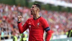 Ronaldo hướng tới mốc 900 bàn thắng; tuyển thủ CH Czech lỡ hẹn EURO vì đạp xe