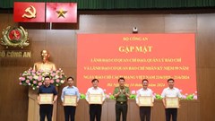 Báo Văn hóa nhận bằng khen của Bộ trưởng Bộ Công an