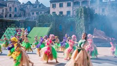 Hàng chục nghìn du khách đến Bà Nà Hills mỗi ngày chỉ để thưởng thức show diễn này