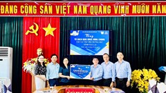 Nhà xuất bản Giáo dục Việt Nam tặng 45 tủ sách tại Gia Lai