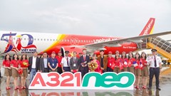 Tàu bay kỷ niệm 50 năm quan hệ Việt Nam - Pháp hạ cánh tại TP.HCM