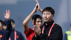 HLV Kim Sang-sik khen ngợi Xuân Son, cảm ơn người hâm mộ sau chiến thắng 5 sao
