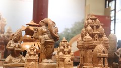 Nghệ nhân gốm Chăm: Đôi tay trần giữ hồn di sản UNESCO