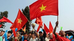 Người hâm mộ hâm nóng không khí sân bay Nội bài trước giờ đón ĐTQG