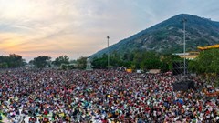 Núi Bà Đen chính thức khai mạc Hội xuân, hàng trăm người tìm đến núi thiêng 