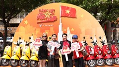 Người dân TP.HCM hào hứng “check in” tại triển lãm “50 Hành trình - Một Tương lai Xanh” của VinFast