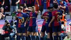 Barcelona thắng Real Madrid lần thứ tư liên tiếp, Chelsea vấp ngã và những dấu ấn bóng đá cuối tuần