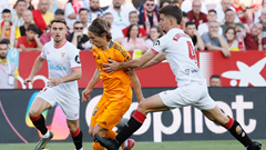 Barcelona sảy chân, Real Madrid thắng muộn