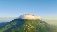 Kỳ lạ đi chợ bằng lá thay tiền tại núi Bà Đen, Tây Ninh