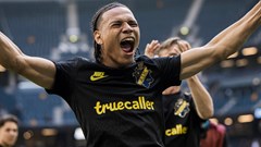 Tin chuyển nhượng bóng đá 2.8: Man United và Tottenham tranh giành “thần đồng” 16 tuổi người Thụy Điển