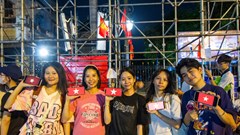 Hơn 1.000 người đội mưa xếp hàng từ nửa đêm chờ phát vé concert “Việt Nam trong tôi”