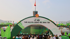 Biển người đổ về thưởng trà giữa quảng trường lớn nhất Thái Nguyên