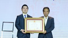 CLB bóng đá Hà Nội vinh dự đón nhận Huân chương Lao động hạng Nhì