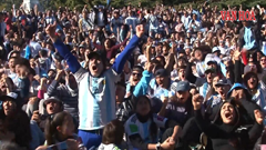 CĐV Argentina vỡ òa sau màn ngược dòng trước Ai Cập
