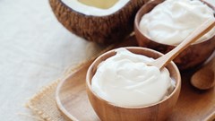 Tại sao sữa chua cứ hễ thêm chữ “Hy Lạp” là giá lại tăng vọt từ 40-50% so với sữa chua thường? Giảm cân nên chọn loại nào?