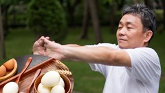 Người trung niên dễ té ngã vì teo cơ, chuyên gia khuyên ăn 5 thực phẩm phục hồi cơ bắp