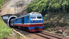 Cơn sốt săn vé tàu xe cho Tết Bính Ngọ 2026