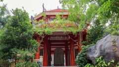 Tên vị tiến sĩ biến mất khỏi bia đá