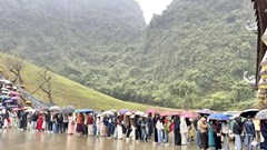 Thung Ui - Ninh Bình quá tải khách du lịch những ngày Tết