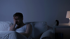 Người đàn ông đêm đến là đánh vợ vì căn bệnh lạ