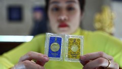 Giá vàng lùi về 185 triệu đồng