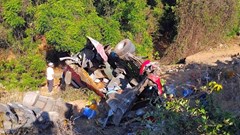 Xe khách lao xuống vực ở Lâm Đồng, 4 người thiệt mạng