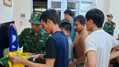 Quảng Ninh: Cứu nạn thành công 9 thuyền viên tàu cá bị chìm do sóng to