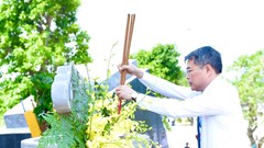 Thủ tướng dâng hương tưởng niệm tại Khu Di tích quốc gia đặc biệt Bến K15