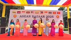 Văn hóa Việt Nam rực rỡ tại Hội chợ ASEAN Bazaar 2025 ở New Delhi