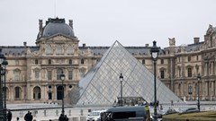 Vụ trộm táo tợn tại Bảo tàng Louvre ở Paris