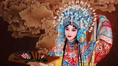 Robot tiến sĩ đầu tiên của Trung Quốc biểu diễn Kinh kịch