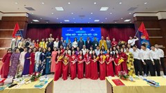 Giữ gìn bản sắc văn hóa dân tộc trong cộng đồng người Việt ở Lào  ​