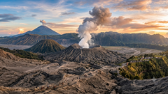 Indonesia mở lại 5 sân bay sau sự cố tro núi lửa Anak Krakatau