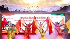 Gắn kết thế hệ, giữ gìn bản sắc dân tộc