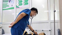 Ngộ độc lá lộc mại, một bệnh nhi 3 tuổi được cấp cứu kịp thời